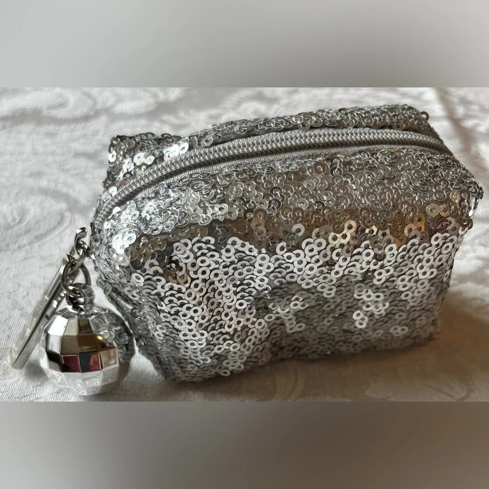 🍀 MAC Cosmetics Silver Sequin Cosmetic Bag